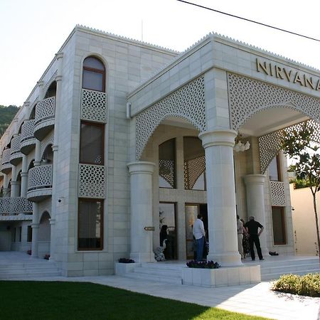 Familly Art Hotel Nirvana ชูเมน ภายนอก รูปภาพ