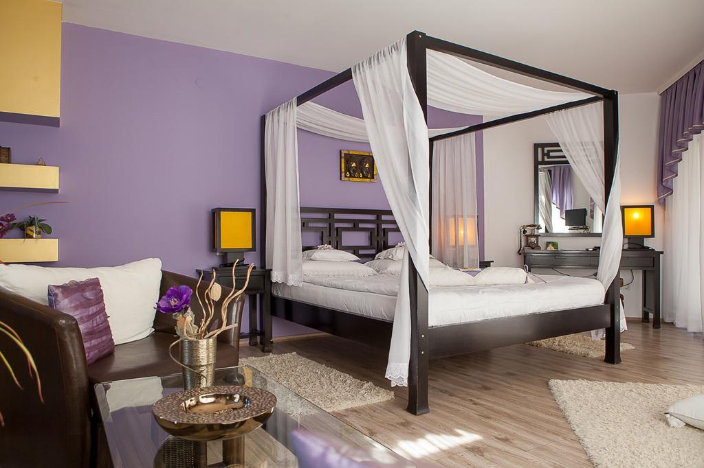 Familly Art Hotel Nirvana ชูเมน ห้อง รูปภาพ