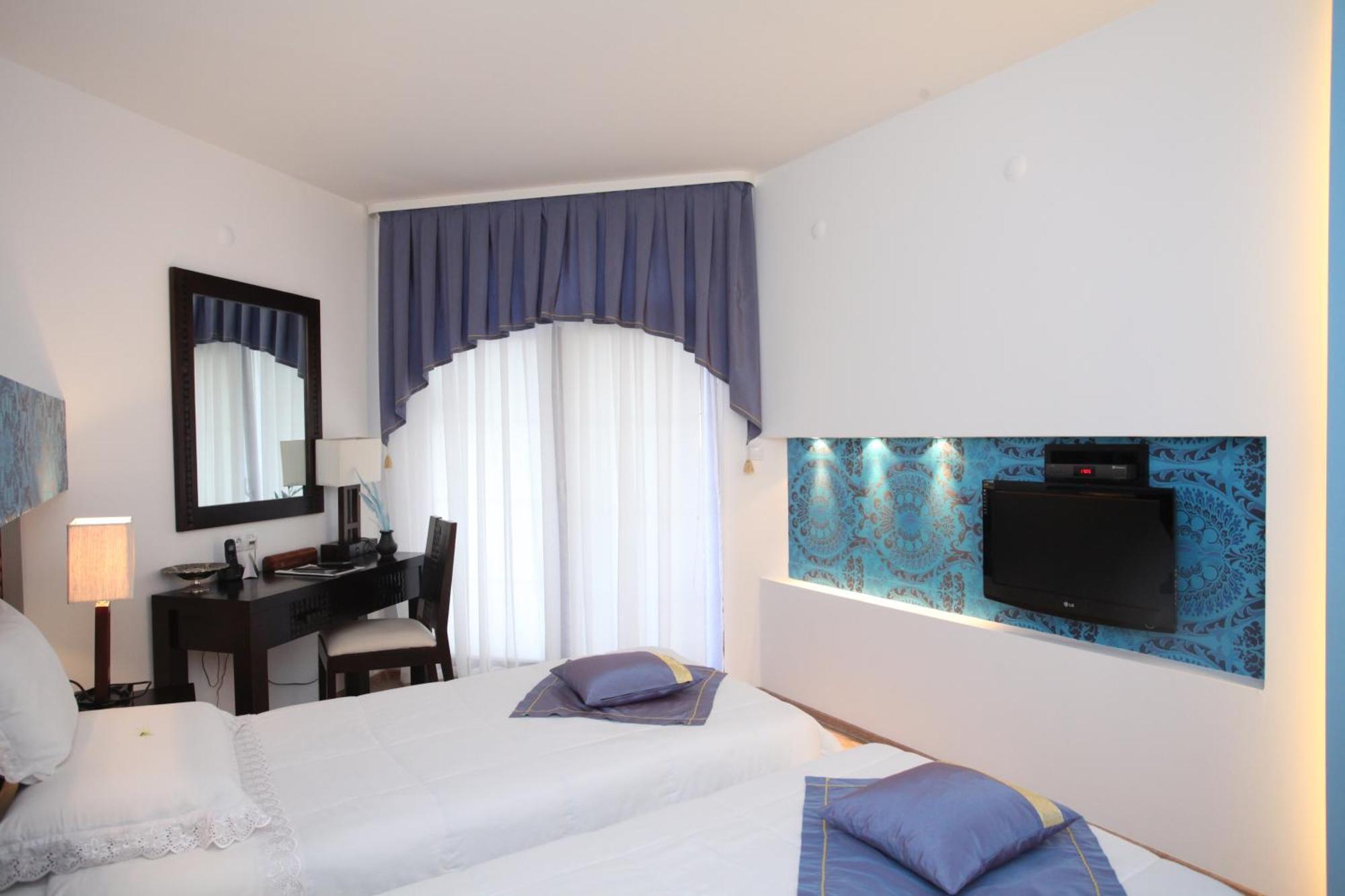 Familly Art Hotel Nirvana ชูเมน ภายนอก รูปภาพ