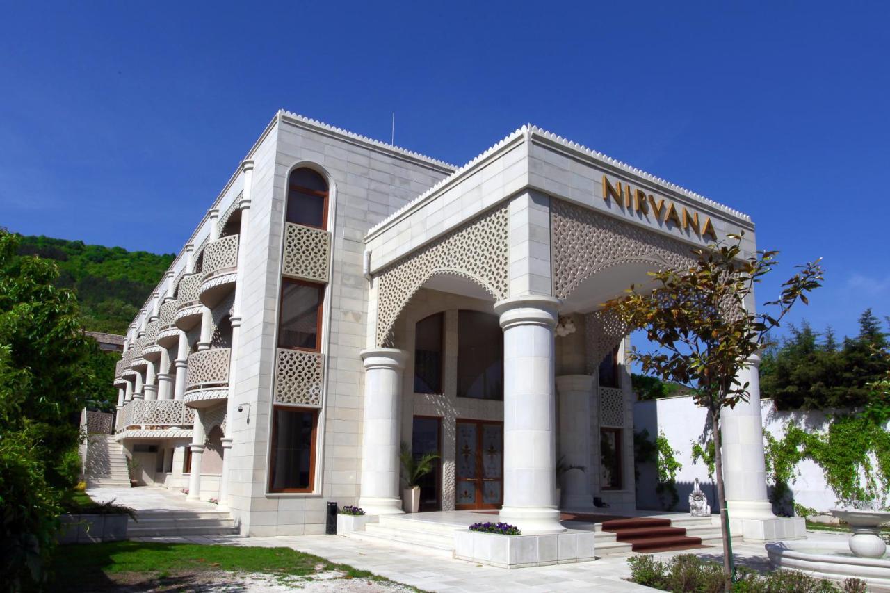 Familly Art Hotel Nirvana ชูเมน ภายนอก รูปภาพ