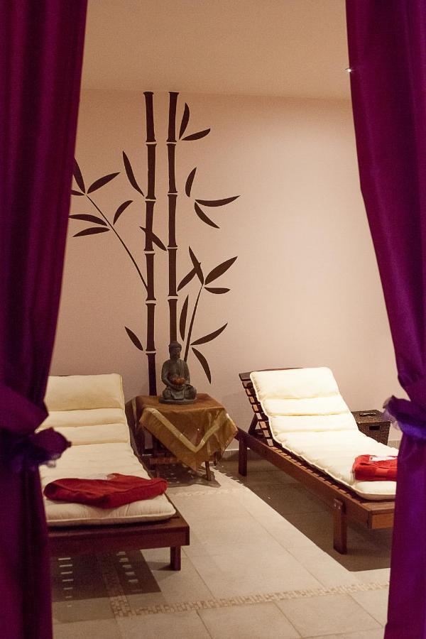 Familly Art Hotel Nirvana ชูเมน ภายนอก รูปภาพ
